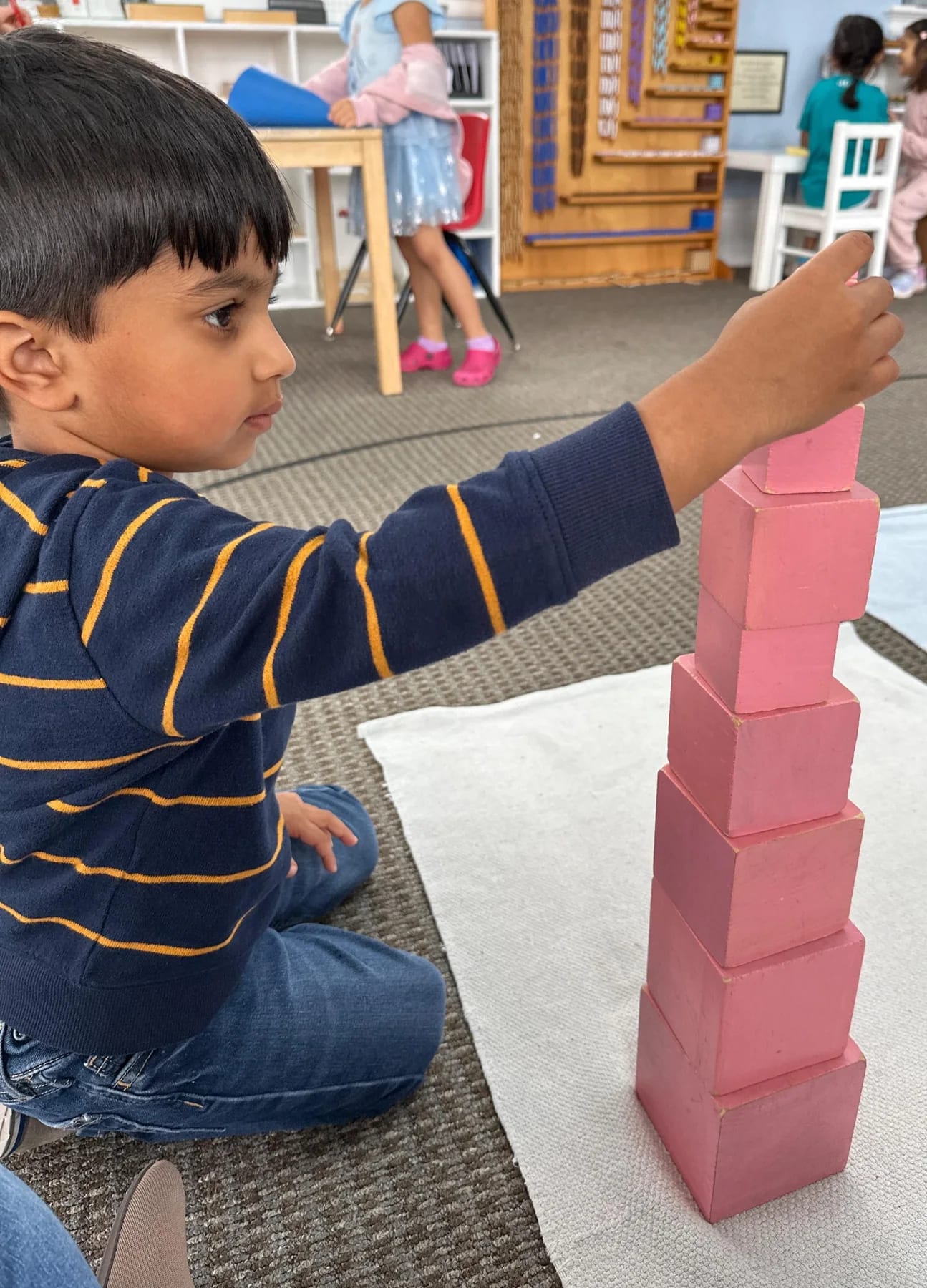 A child builds with Montessori materials in a Lansdale Montessori classroom.