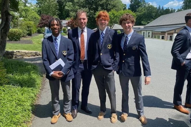 Mater Dei School in Bethesda: Mater Dei School students outside campus.