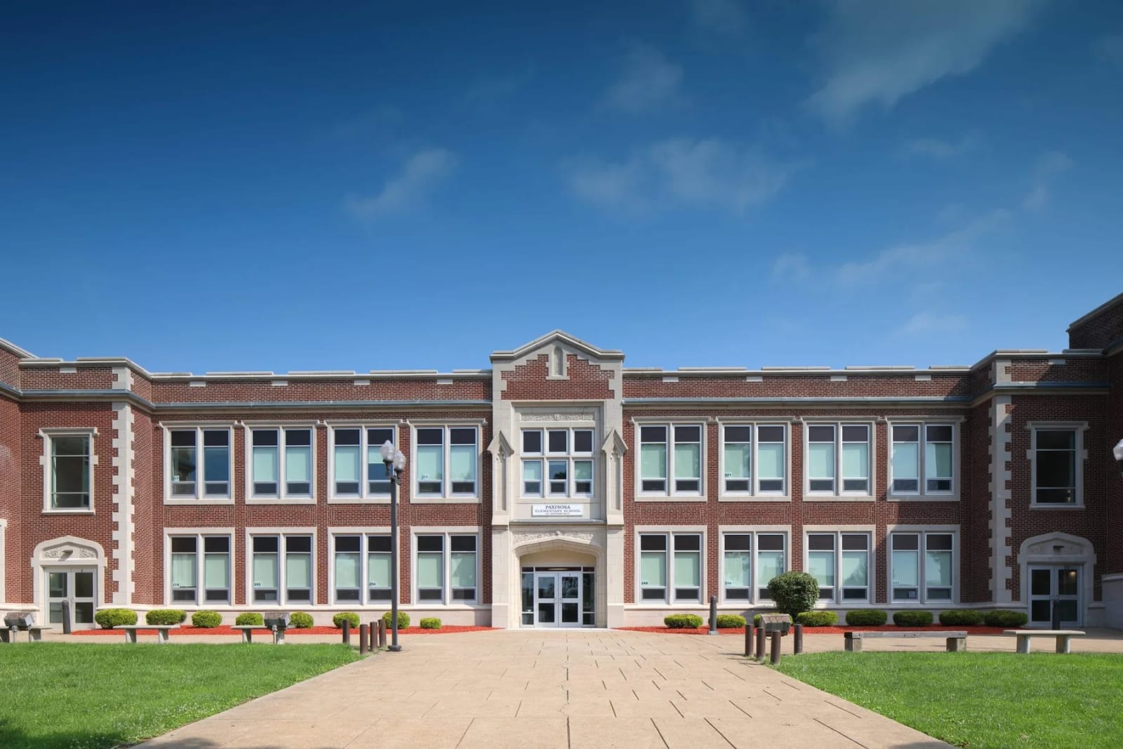 Paxinosa Elementary School in Easton: Paxinosa Elementary School building exterior.