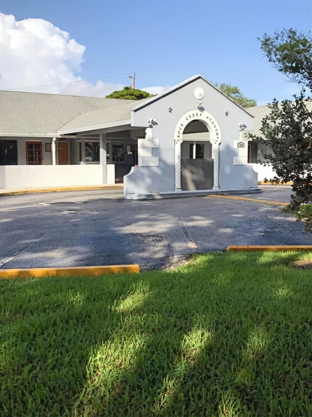 Rock Creek Academy in Hollywood: Rock Creek Academy school building exterior.