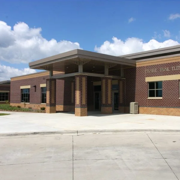 Prairie Trail Elementary School in Ankeny: Prairie Trail Elementary School campus entrance.