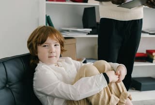 Child seated during an individualized support session
