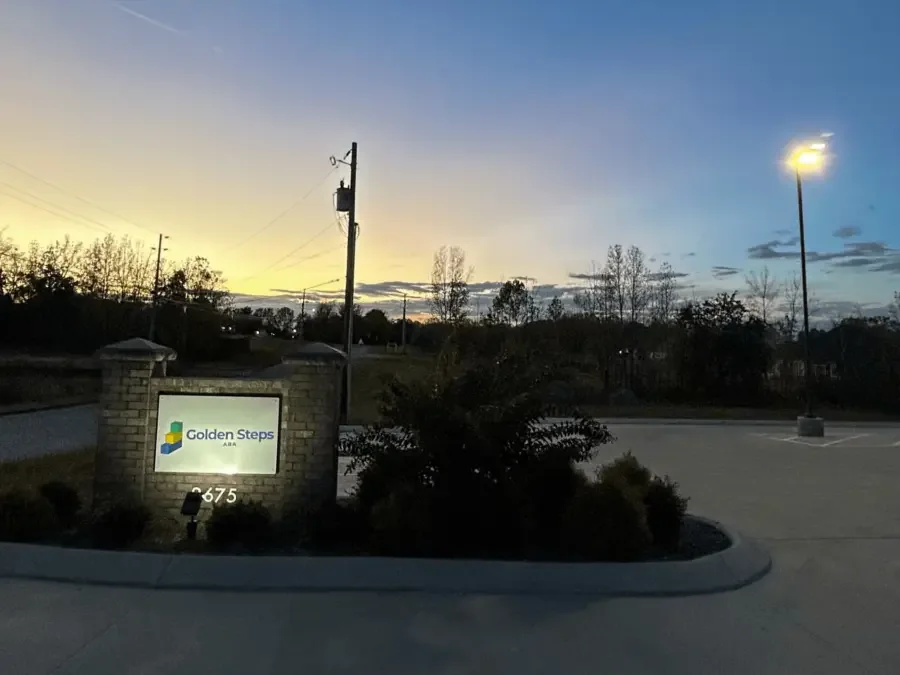 Driveway and Golden Steps ABA sign at the Clarksville Townsend center